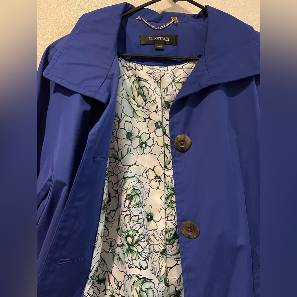 Ellen Tracy coat😍